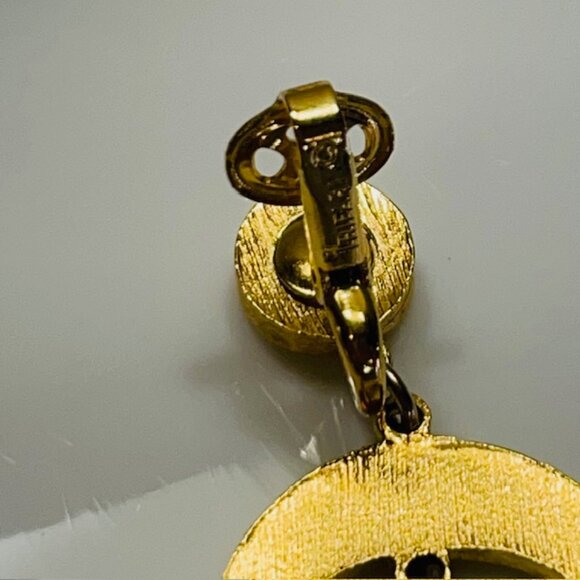 Vintage Trifari Waterfall Chandelier Dangle Clip On Earrings Goldtone/White - Picture 5 of 10